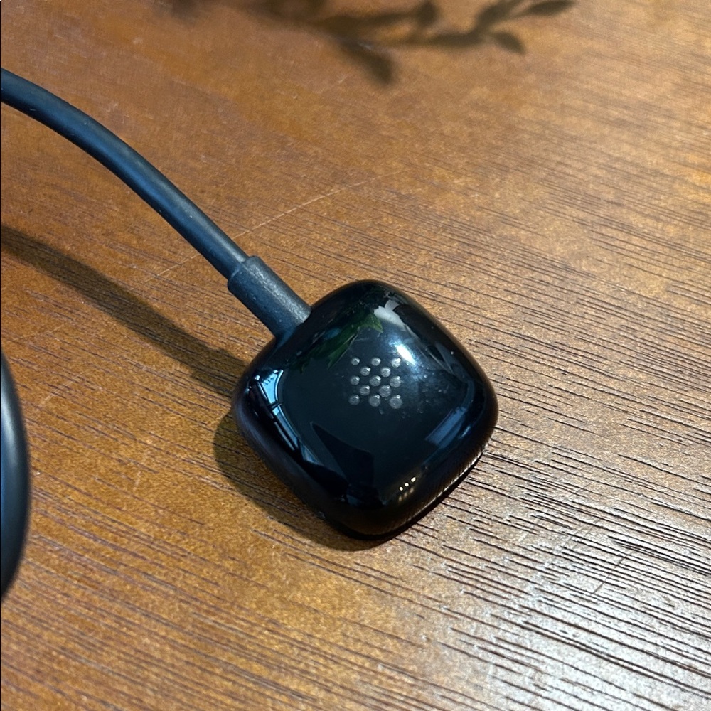FitBit USB Charging Cable - Picture 4 of 4